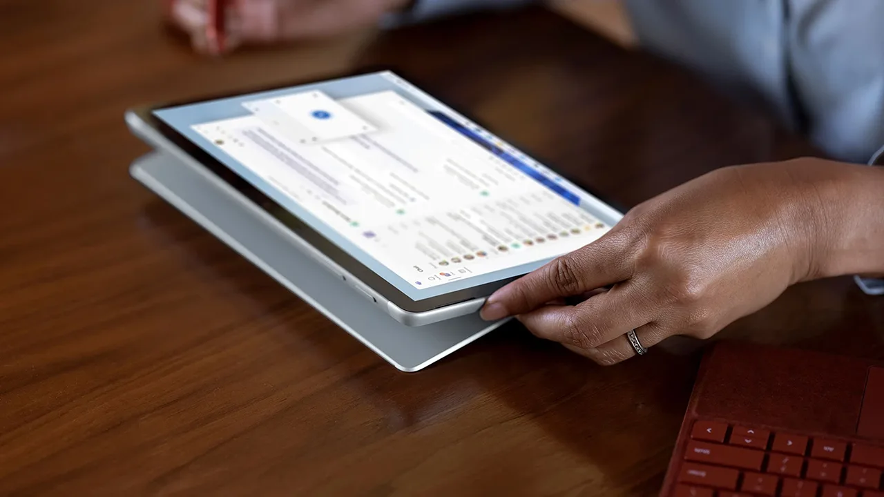 Microsoft_Surface_Go3_Landing_3_3.webp