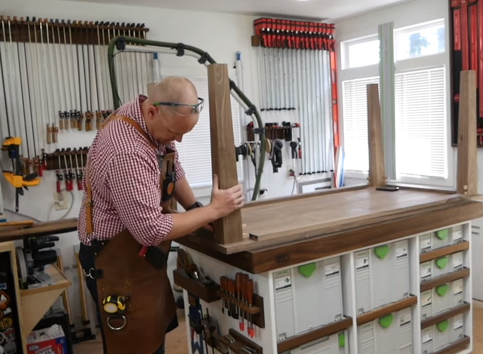 Дюбельный фрезер Фестул Домино Festool DOMINO DF 500  выручит вас в изготовлении ящиков, столов, стульев, тумб, корпусной мебели