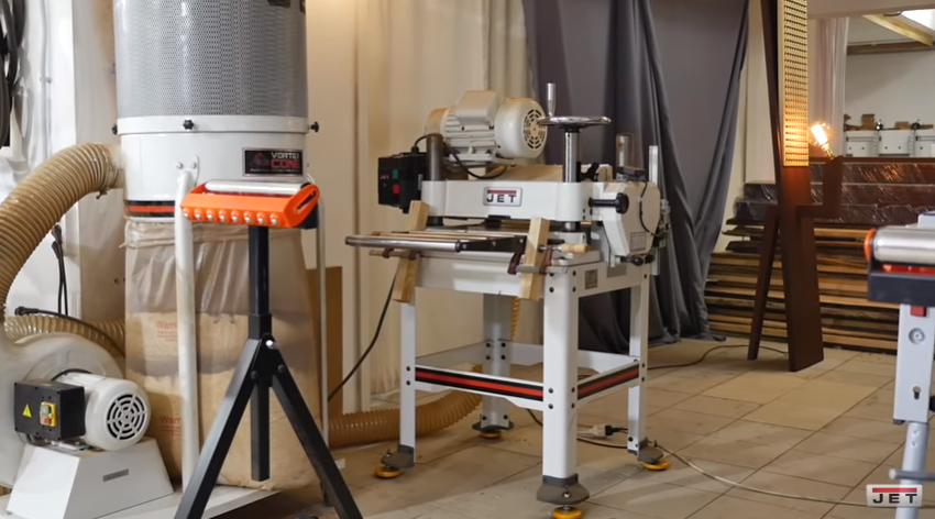 в Мастерской преобладают станки и оборудование JET и  электроинструменты FESTOOL