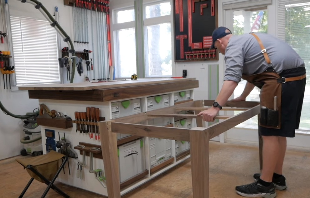 Дюбельный фрезер Фестул Домино Festool DOMINO DF 500  выручит вас в изготовлении ящиков, столов, стульев, тумб, корпусной мебели