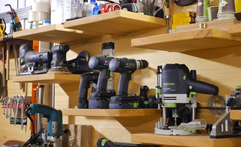 в Мастерской преобладают станки и оборудование JET и  электроинструменты FESTOOL