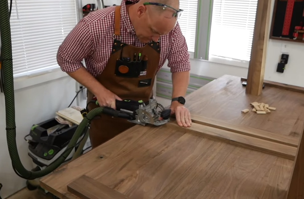 Дюбельный фрезер Фестул Домино Festool DOMINO DF 500  выручит вас в изготовлении ящиков, столов, стульев, тумб, корпусной мебели
