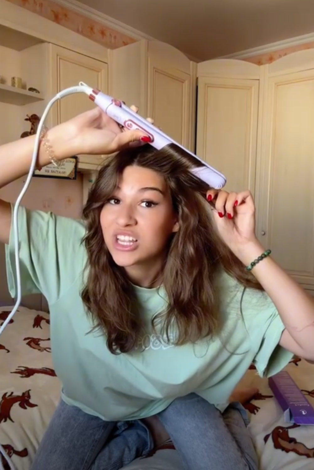 Выпрямитель-утюжок для волос