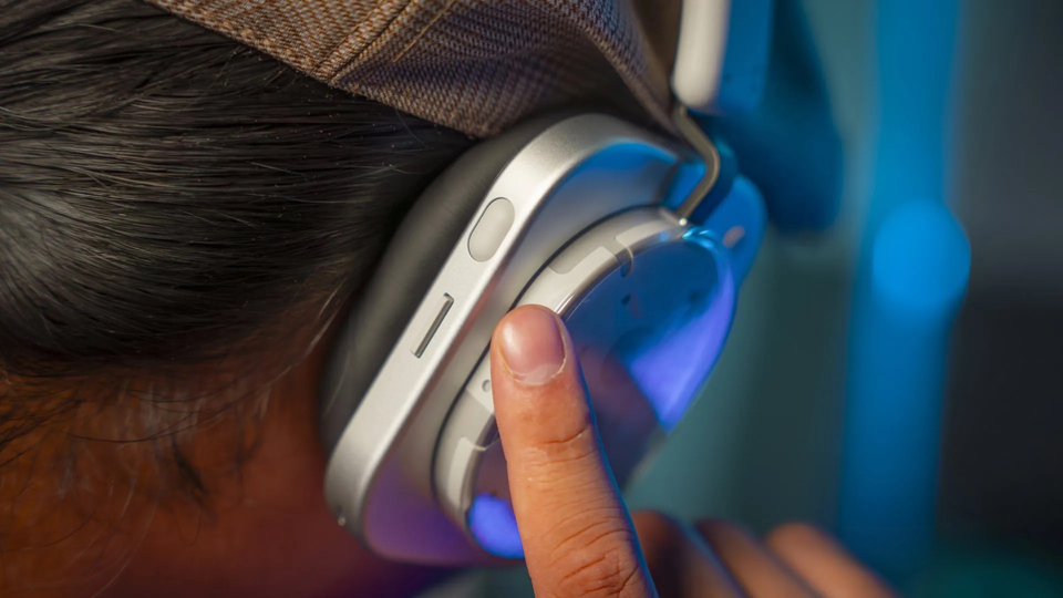 Сравнение Nothing Headphone (1) и Apple AirPods Max