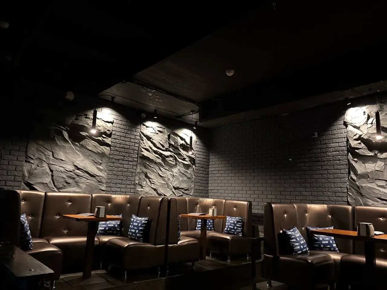 Ays Bunker Шерегеш до монтажа освещения