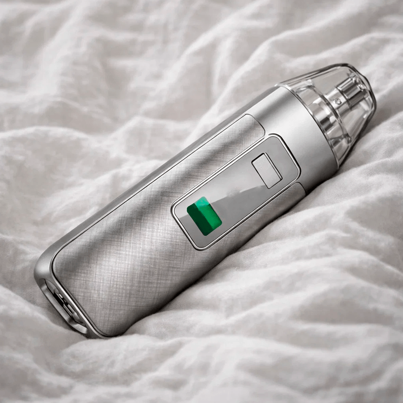 Luxe X3 лежит на кровати Luxe X3 лежит на кровати