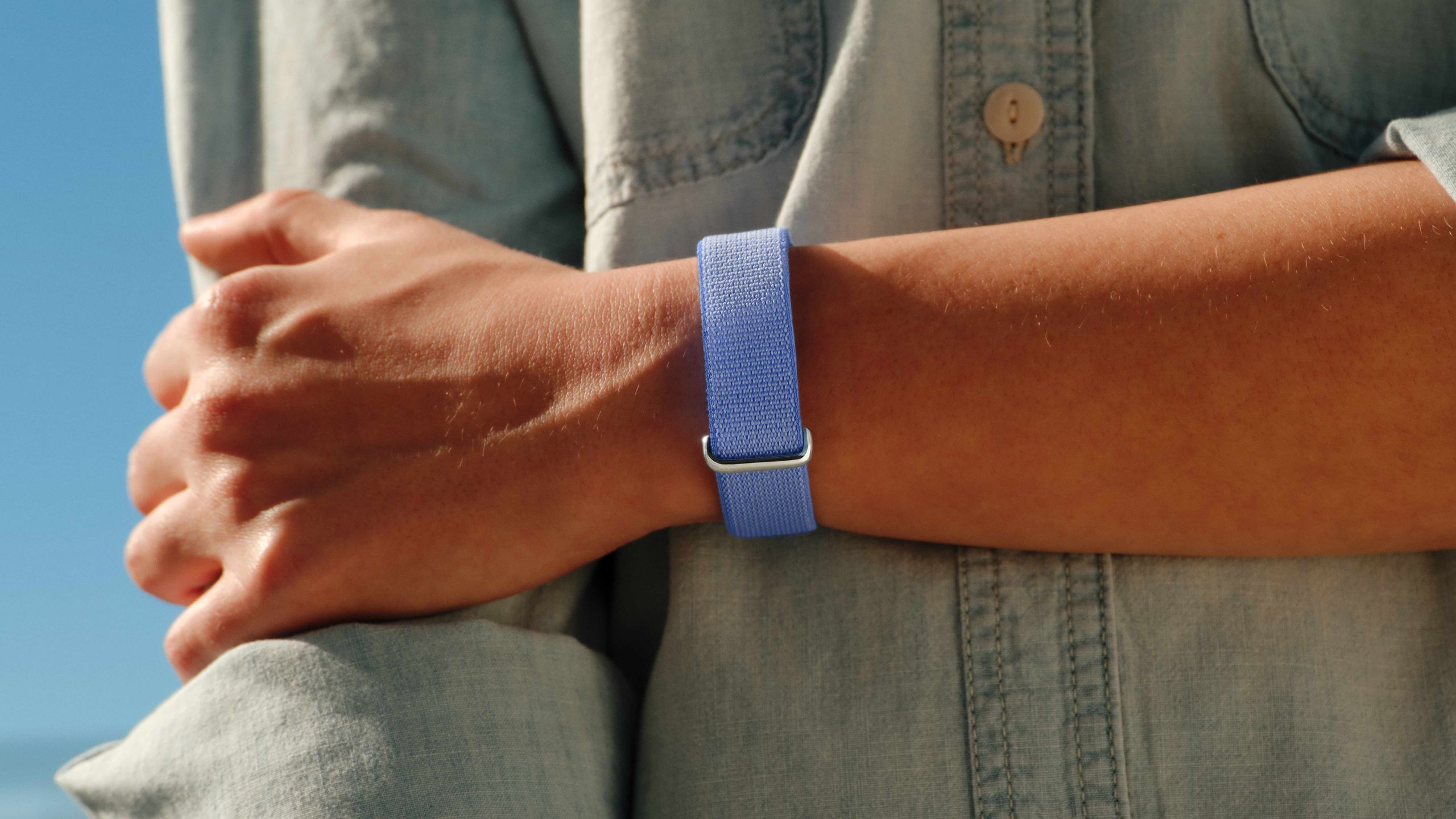 Google Fitbit Air &mdash; скрин-фри фитнес-трекер