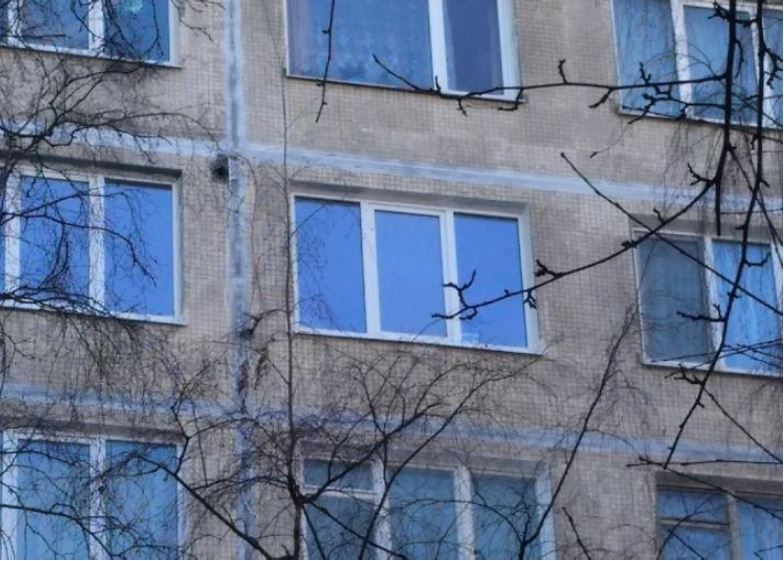 Фото непосредственно размещения НБ на фасаде Простенок между окнами для установки кондиционера