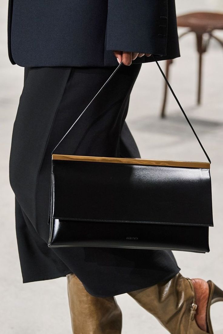 Черная гладкая кожа bolero opaco nero2.jpg