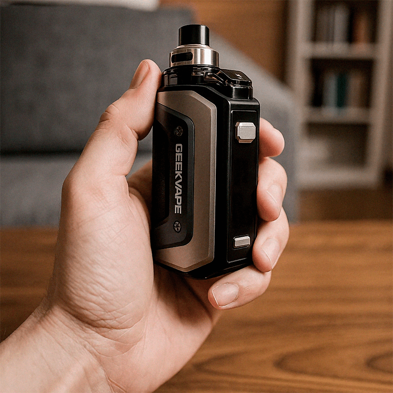 Покупатель держит под Aegis Hero 5