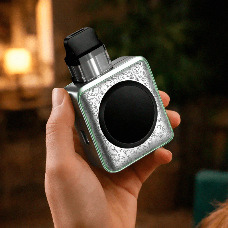 Xros 5 Nano в руке