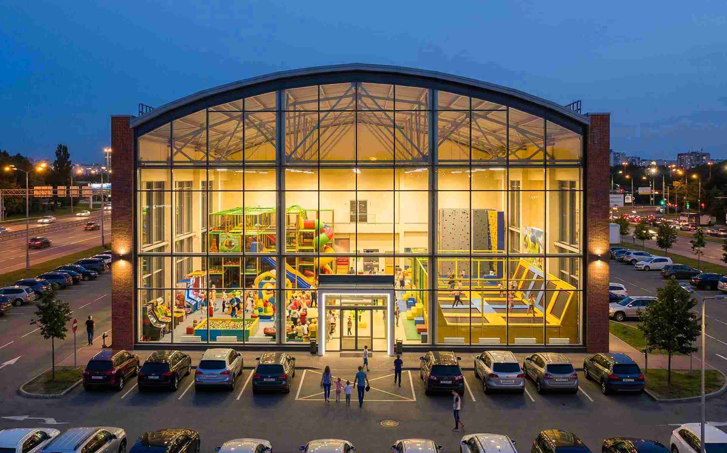 Бывший автосалон — помещение для детского центра