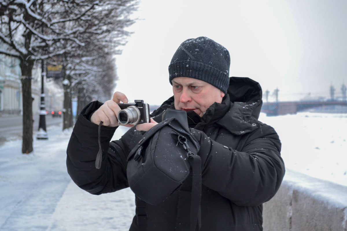 Зимой в мужском пуховике Joutsen в Санкт-Петербурге