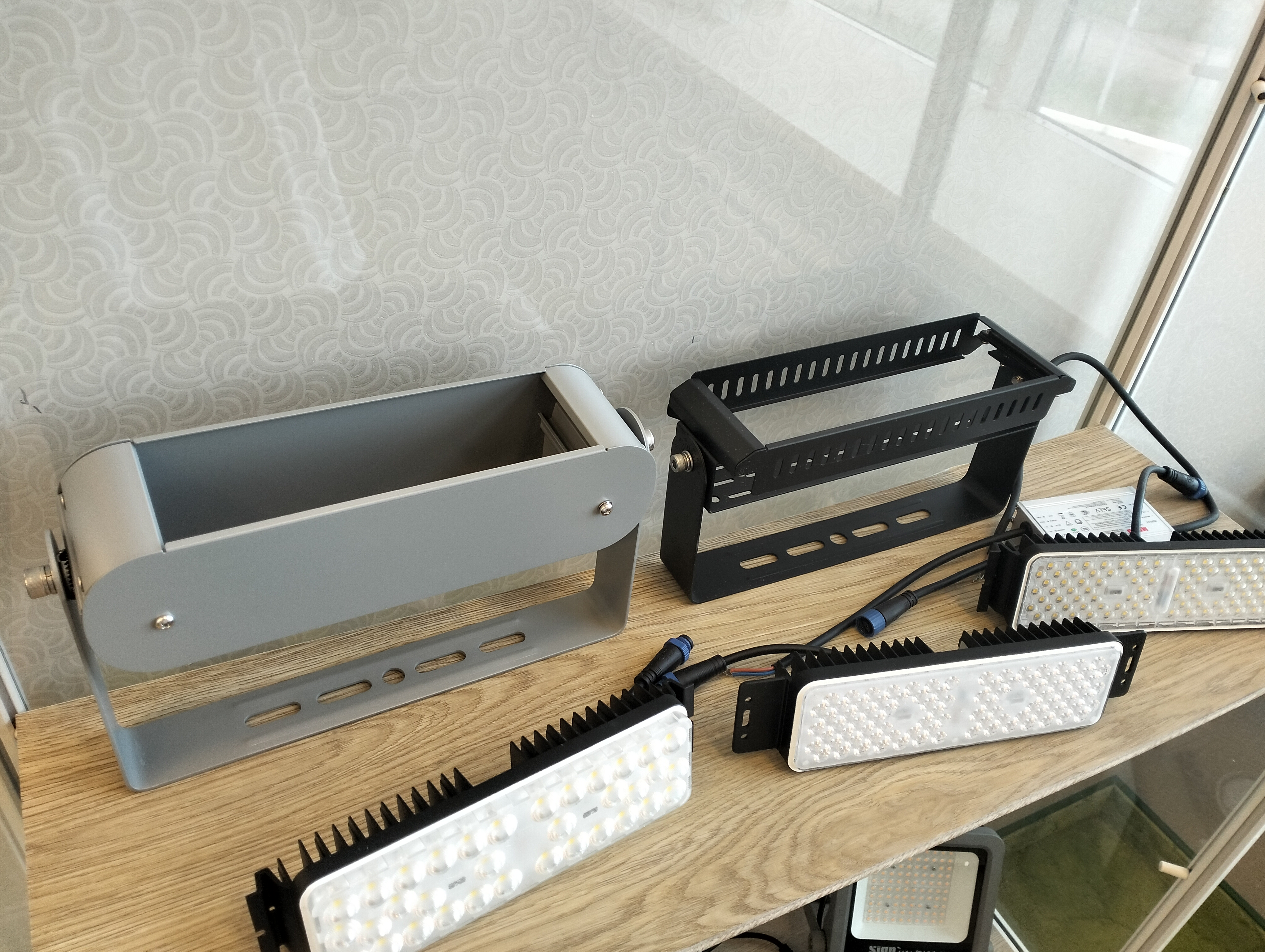 Гибкость решения: Выбор корпусов и LED-модулей для кастомизации прожектора под ваш проект.