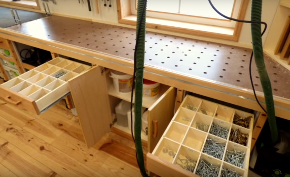 СУПЕР Мастерская, реализованная на основе инструментов и оборудования FESTOOL, мастера из Бельгии, который изготавливает рабочие столы для ювелиров