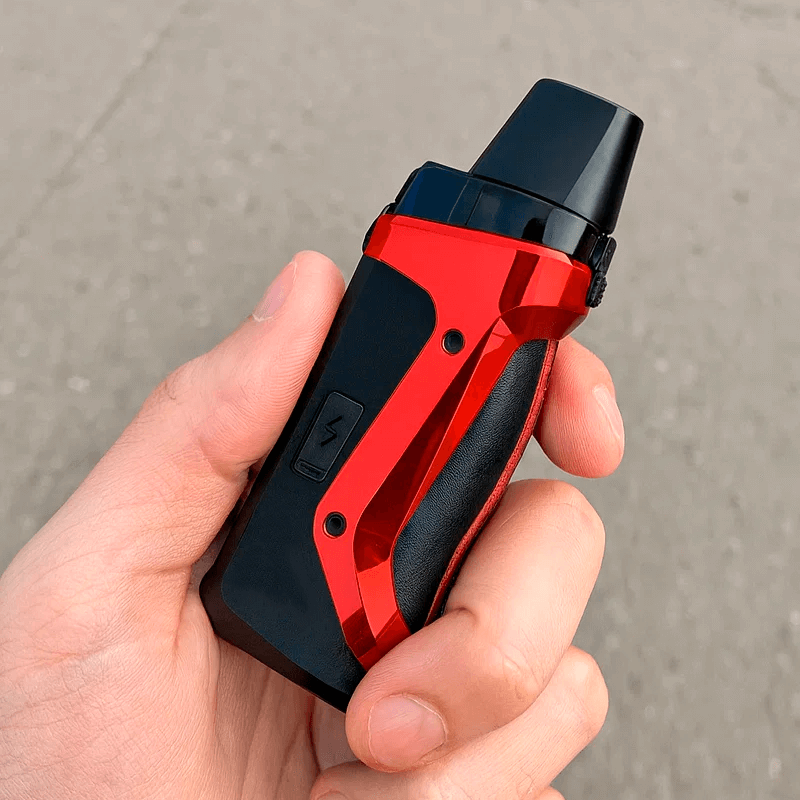 GeekVake Aegis Boost Le в руке