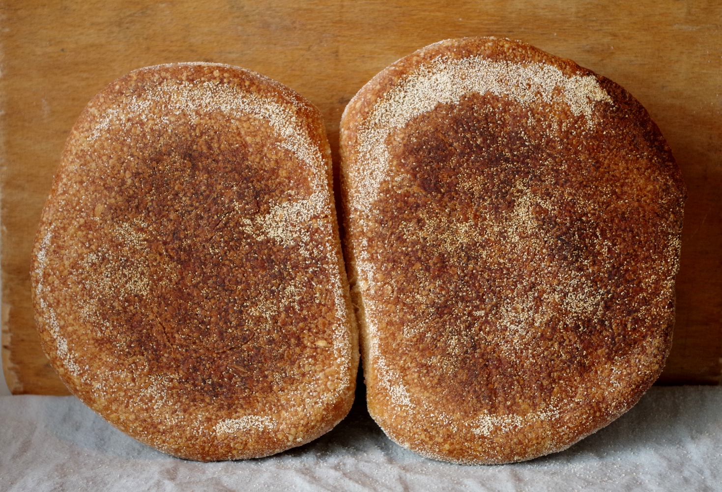 Как размягчить хлеб. Хрустящий хлеб. Камень для выпечки хлеба в духовке. Хлеб в микроволновке. Каменная печь для хлеба.
