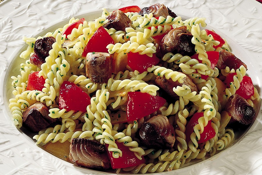Итальянский салат с макаронами и ветчиной: рецепт