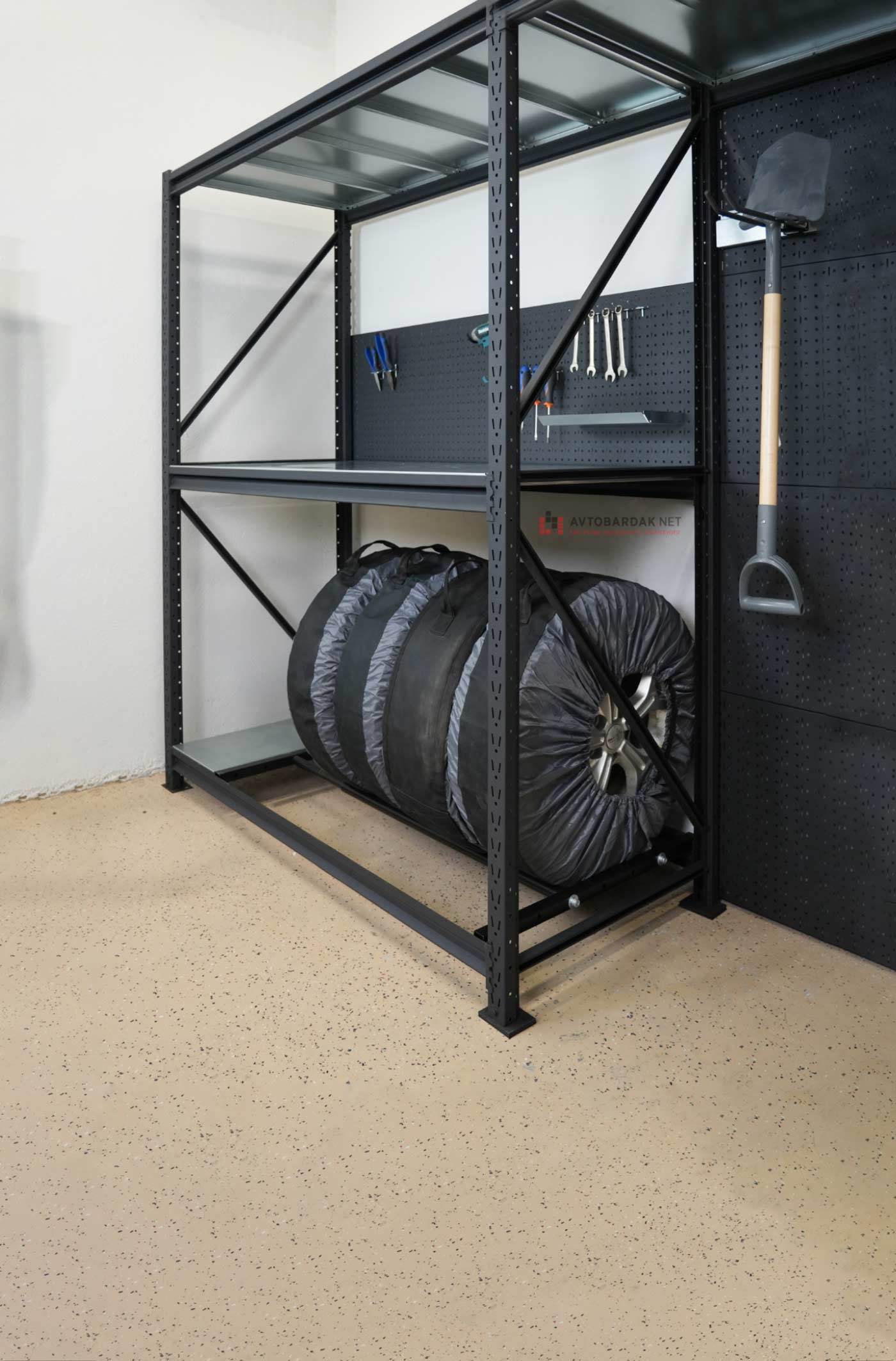 Полка для колес в напольный стеллаж