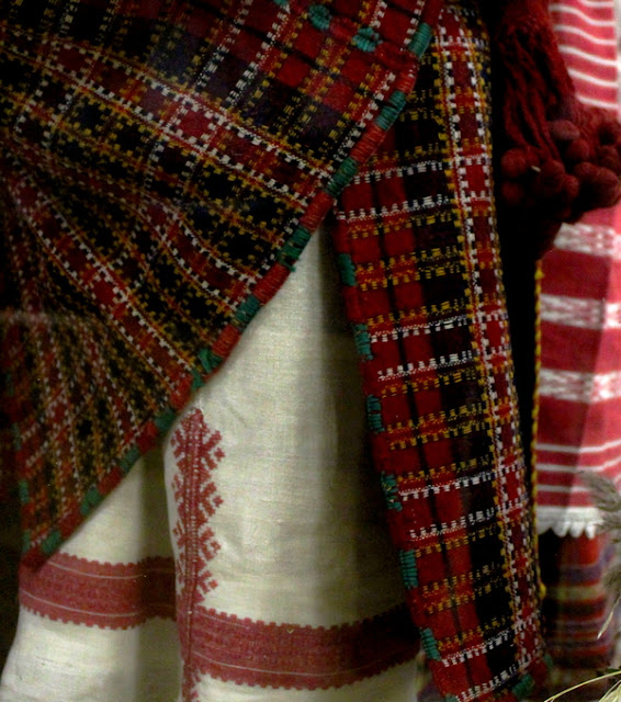 Традиционные материалы, используемые для изготовления белорусской народной женской одежды. Автор: Надежда Химдиат