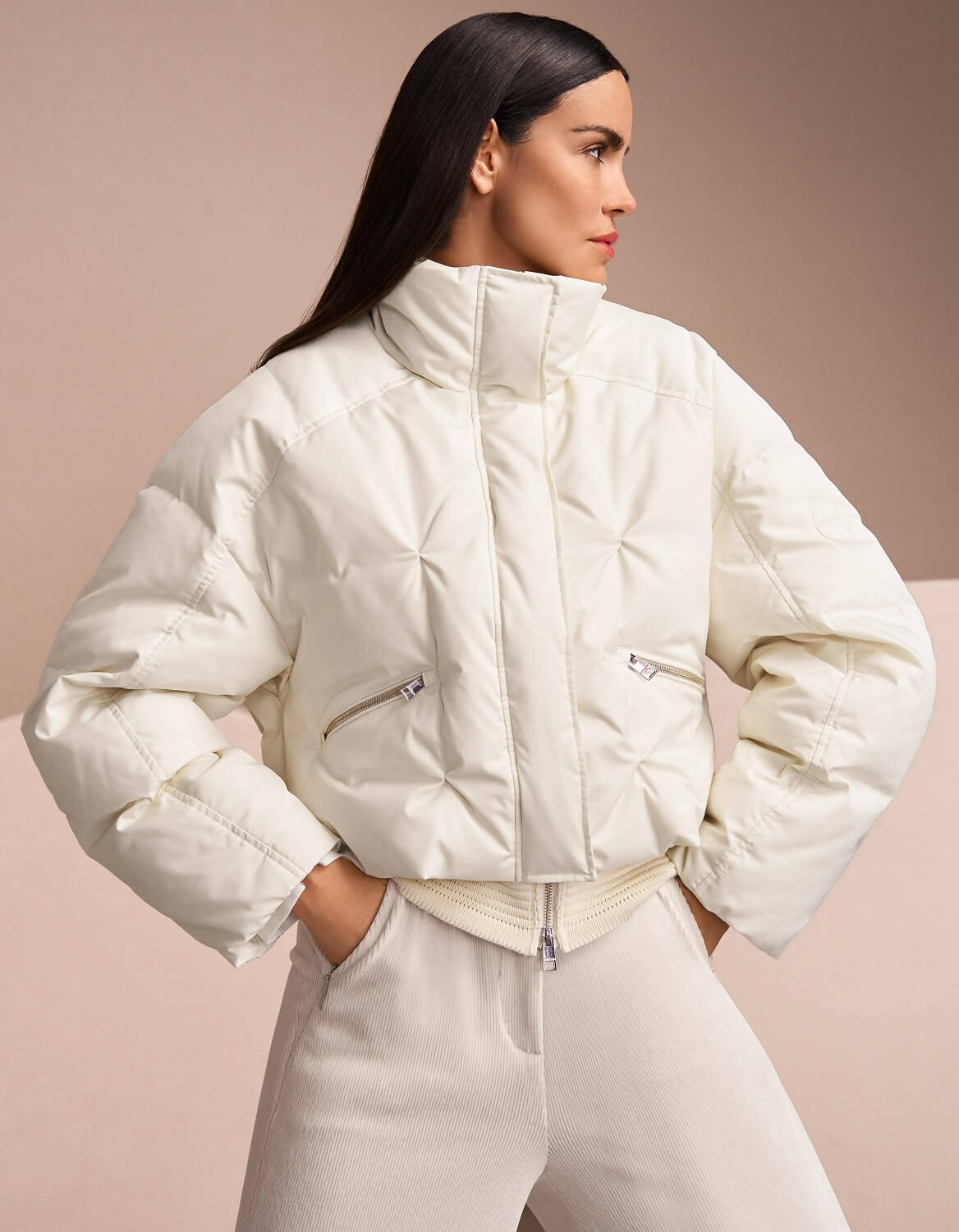 Распродажа с пользой: какие вещи стоит купить сейчас и носить весной