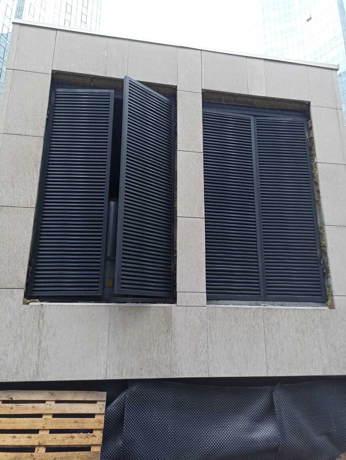 Prealux установила решетки в здании вентиляционной шахты Prealux установила решетки в здании вентиляционной шахты