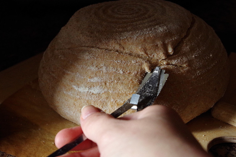Как надрезать хлеб перед выпечкой