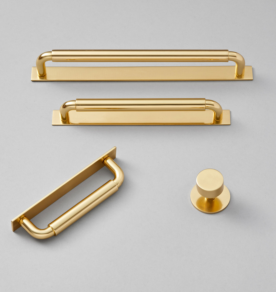 История появления и преобразования мебельных ручек