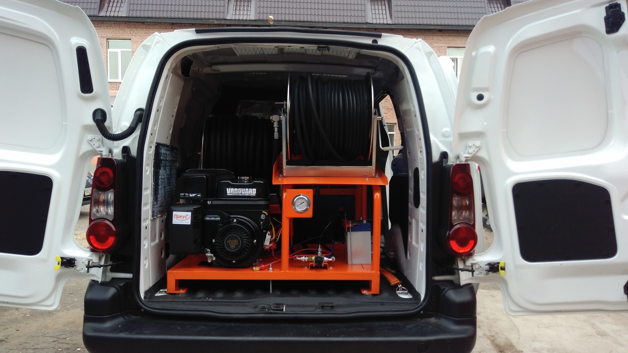 Каналопромывочная машина ПРЕУС Б1330КР и ПРЕУС Б1330КР/Терм