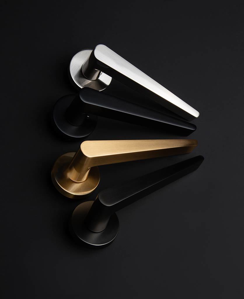 Какую дверную ручку выбрать: поворотную или нажимную?