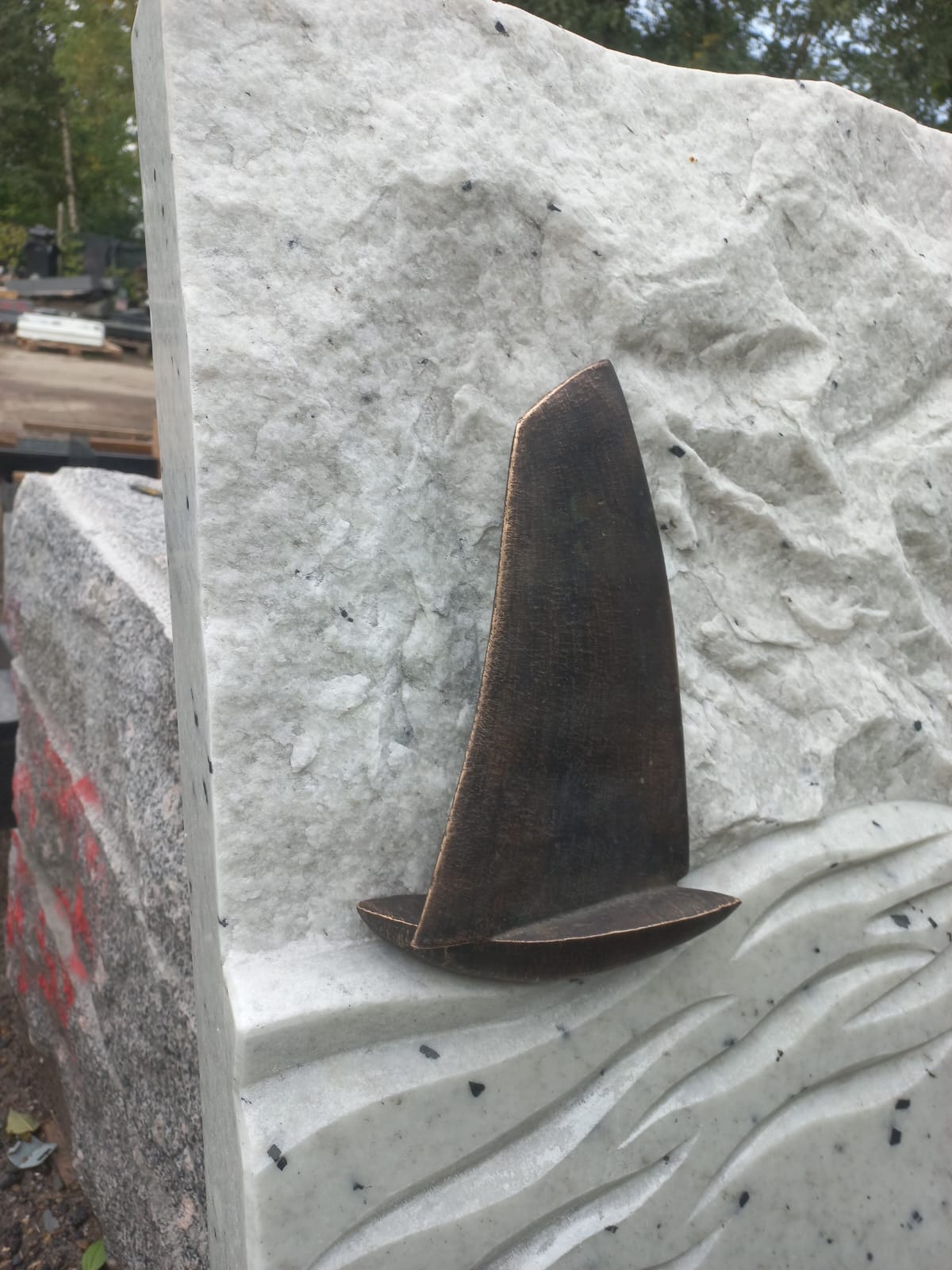 Бронзовый декор на памятник под заказ