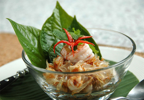 Готовое блюдо — Тайский салат с креветками и помело