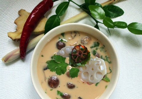 Готовое блюдо — Тайский кокосовый суп с грибами
