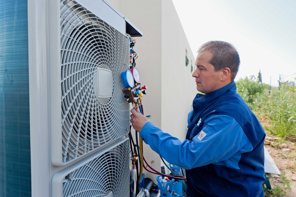 Заправка мобильного кондиционера фреоном: необходимость и последствия