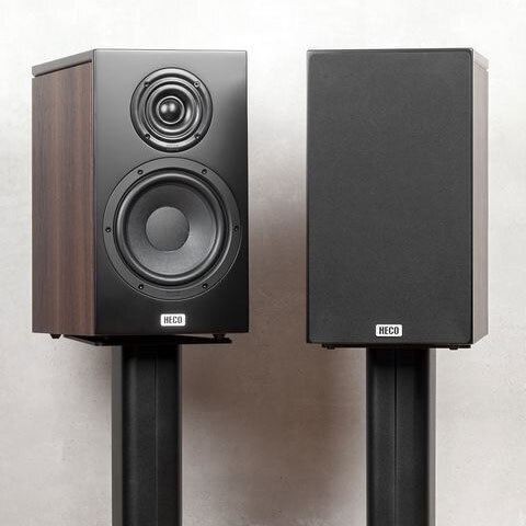 Aurora XT 300 - новая полочная акустика