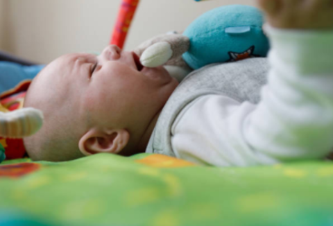 Насморк и кашель у младенца: как лечить?