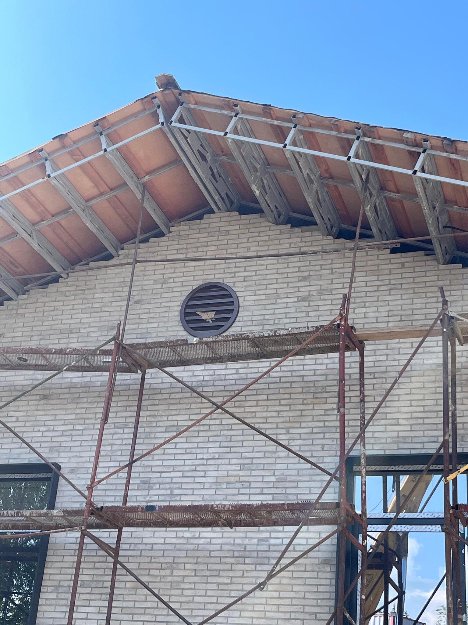 Изготовлена и установлена вентиляционная решетка Изготовлена и установлена вентиляционная решетка