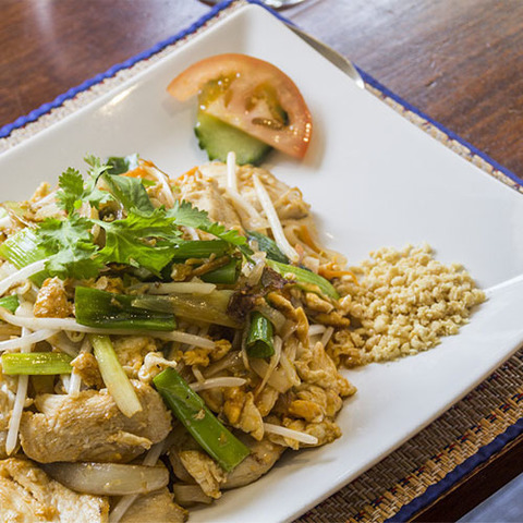 Готовое блюдо — Курица с чесноком по-тайски