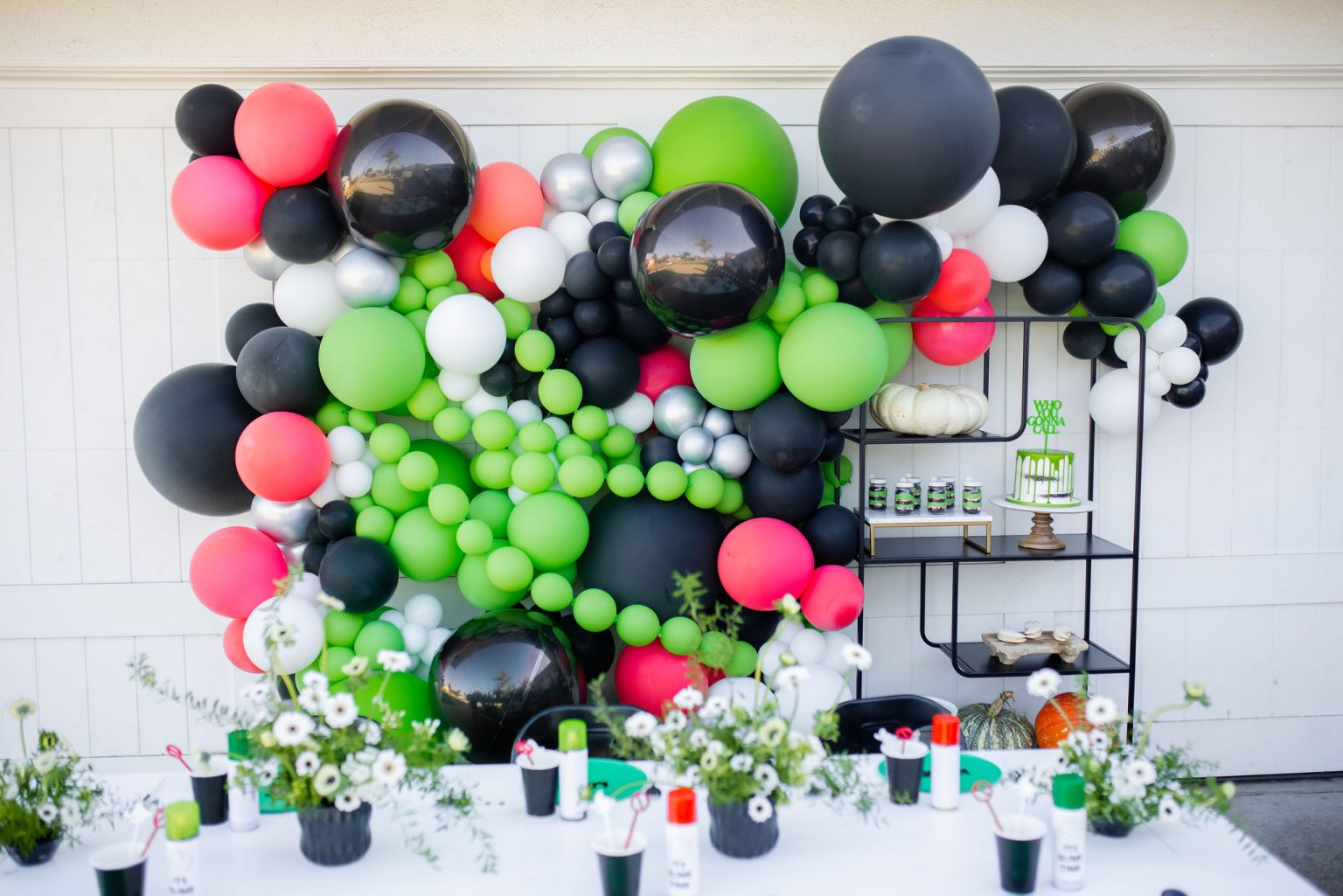 Охотники за привидениями в зелёно-чёрной гамме