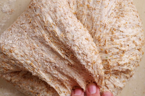 Когда нужно доливать воду в тесто и на чем богатеют пекари :))