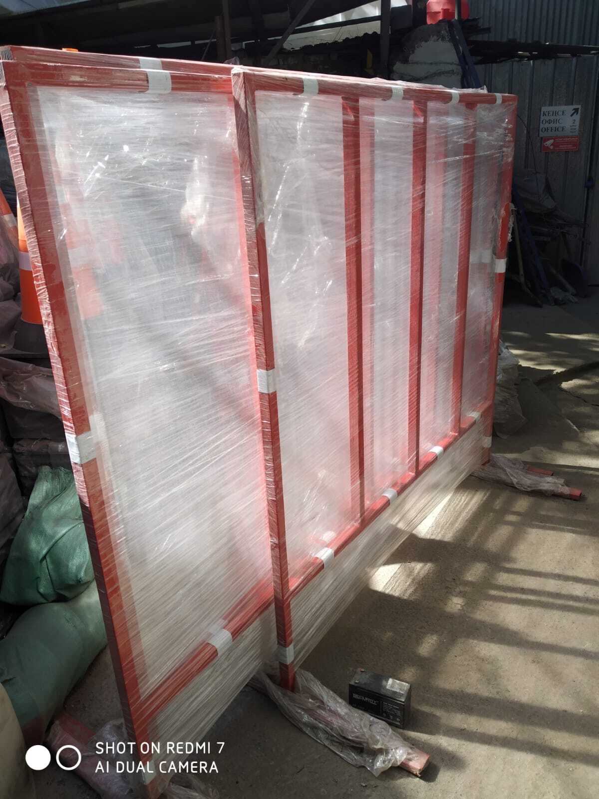 Preаlux DSS изготовил треногу под 2 дорзнака и ограждения Preаlux DSS изготовил треногу под 2 дорзнака и ограждения