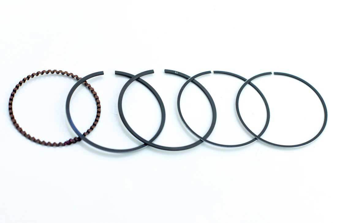 Как правильно установить поршневые кольца и их замки на поршень и ...