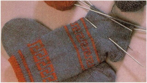 Какие нитки подходят для вязания носков спицами и крючком