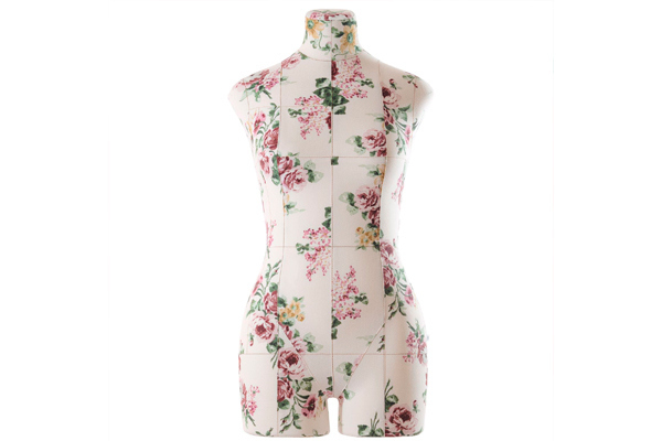 Кому подойдет портновский манекен Моника с цветочным принтом