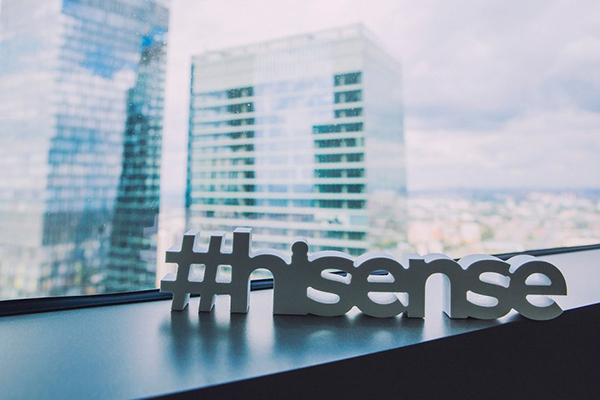 Hisense отмечает юбилей Hisense отмечает юбилей