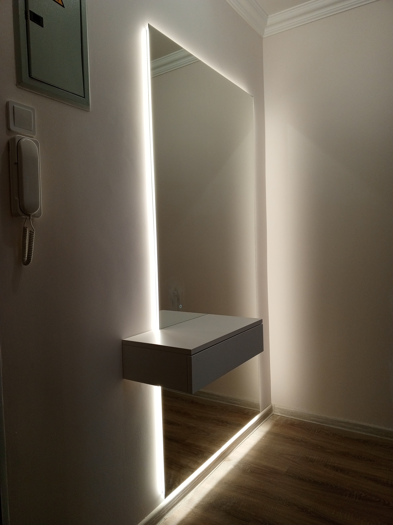 Большое ростовое зеркало с LED подсветкой | Подвесная тумба