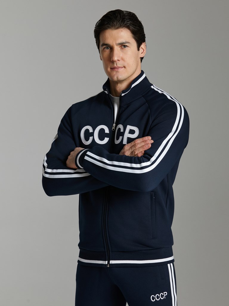 Спортивный костюм — новый must-have гардероба: почему его носят не только в зал Спортивный костюм — новый must-have гардероба: почему его носят не только в зал