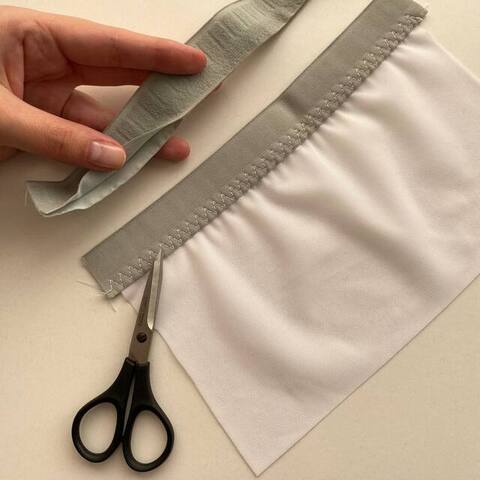 Как обработать полубейку при пошиве нижнего белья?