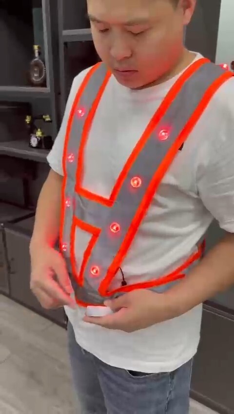 В "ДорСтройСнаб" поступила партия дорожных светоотражающих, сигнальных жилетов В "ДорСтройСнаб" поступила партия дорожных светоотражающих, сигнальных жилетов