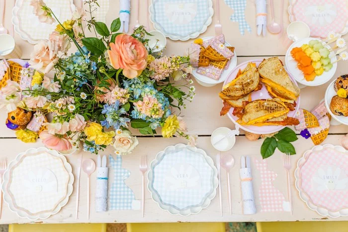 Очень цветочная Пасха в радужных тонах